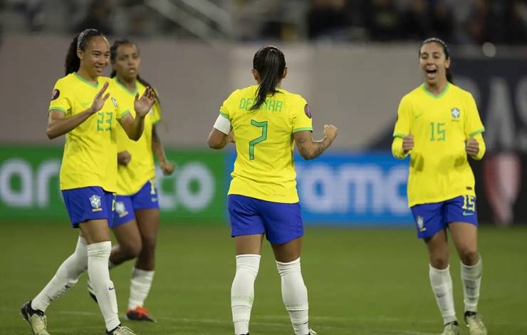 Invicta na Copa Ouro, seleção feminina fecha 1ª fase com goleada