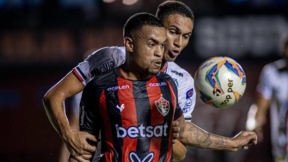 Vitória vence o Atlético e fica perto da classificação às semifinais do Baianão