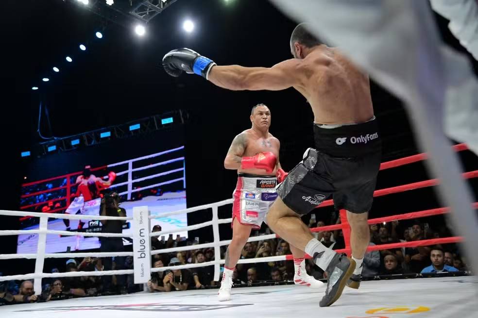 Popó 'maceta' Bambam e vence por nocaute em 36 segundos no boxe