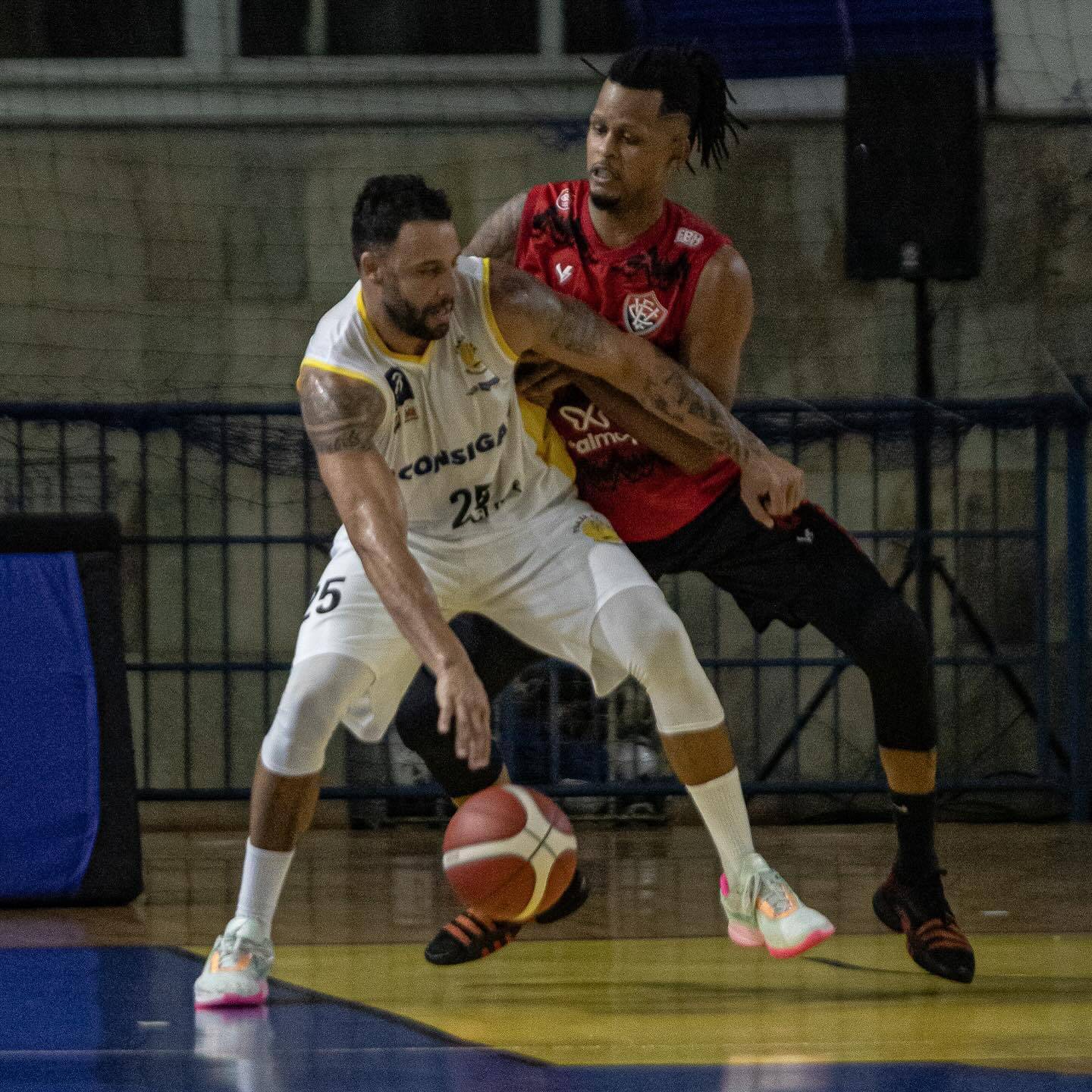 Na estreia do Brasileiro de Basquete, Vitória perde para o Praia Clube Uberlândia