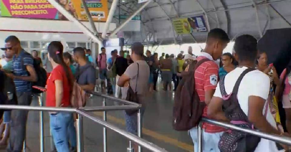 Usuários de ônibus enfrentam transtornos com greve de rodoviários da RMS