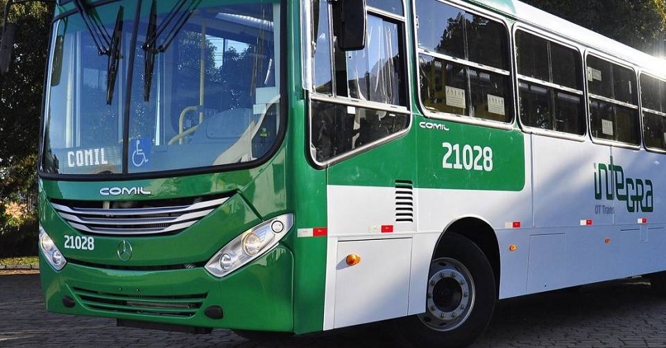 Após rompimento de tubulação, circulação de ônibus é suspensa no bairro de Santa Cruz