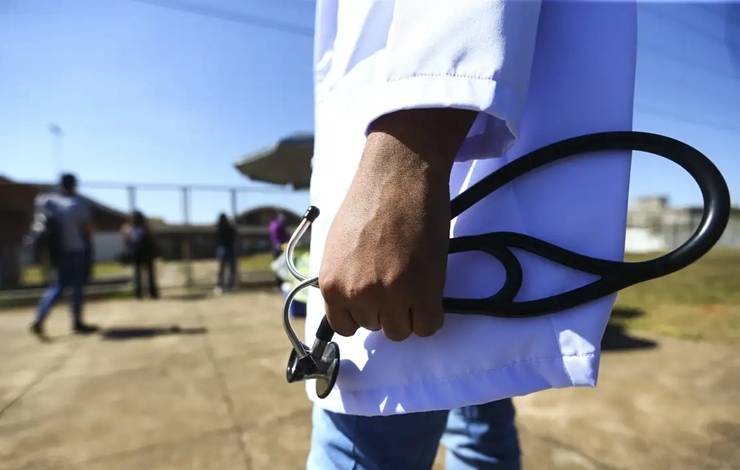 Médicos, clínicas e hospitais devem seguir novas regras de publicidade