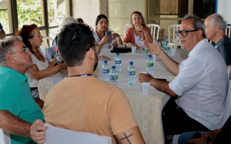 Carlos Muniz tem reunião com moradores sobre projetos na Praia do Buracão