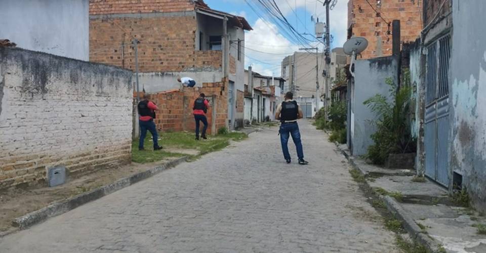 Moradores de Narandiba são expulsos de suas casas por traficantes do Comando Vermelho