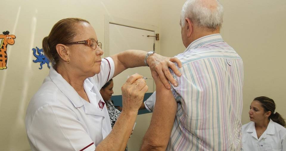 Bahia recebe primeiras doses da vacina contra influenza; campanha nacional começa no dia 25