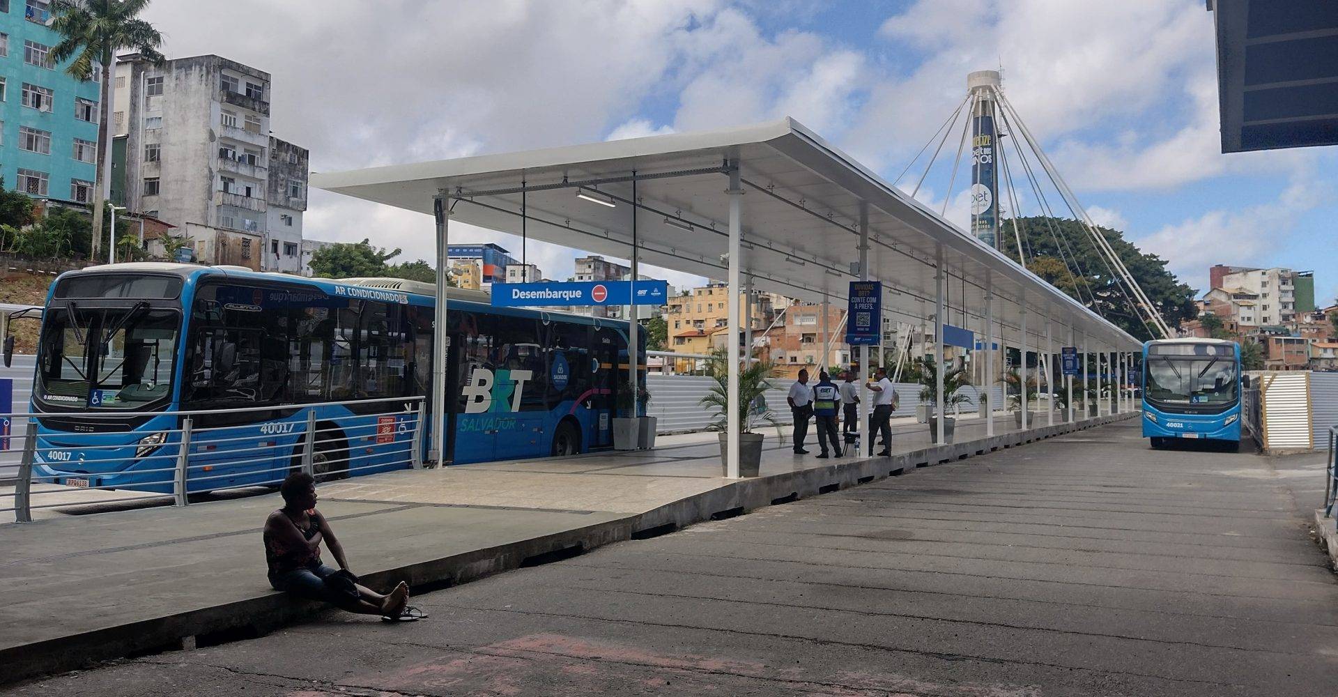 Inaugurada há 4 dias, linha do BRT tem operação interrompida por conta de ato na Lapa