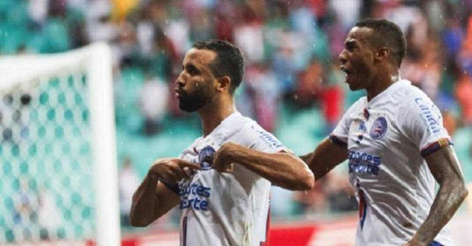 De virada, Bahia vence o Fluminense em noite de muita chuva em Salvador