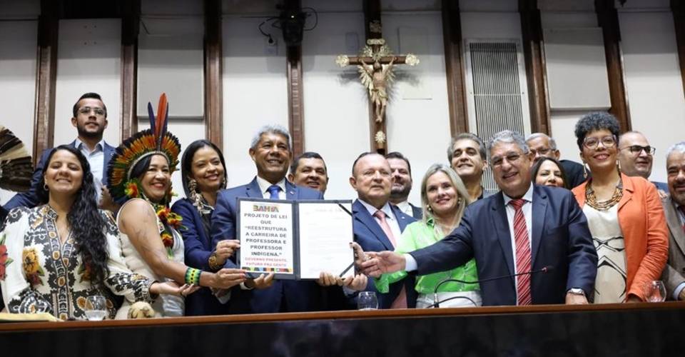 Governo da Bahia propõe projeto para professores e escolas indígenas