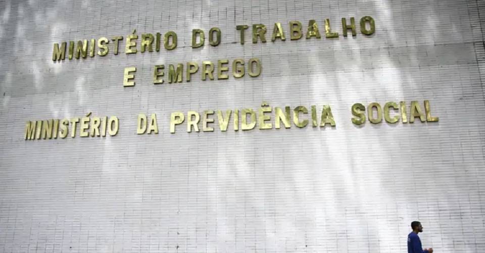 Caixa libera abono do PIS/Pasep a partir desta segunda-feira (15); confira