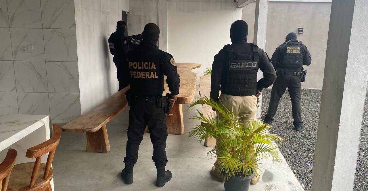 PF cumpre mandados contra policiais em operação que investiga crimes ligados ao jogo do bicho