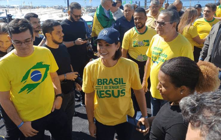 Michelle Bolsonaro diz que ato em Copacabana não é 'por um homem ou uma mulher, mas pelo reino de Deus'