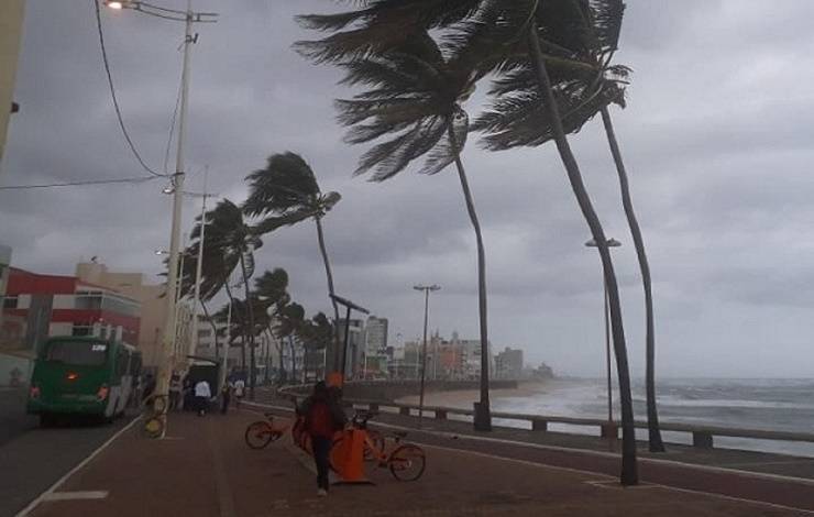 Chuvas em Salvador já superam quase o triplo da média histórica para abril, diz Codesal