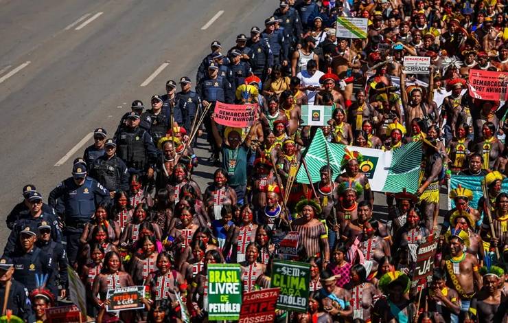 Indígenas em Brasília divulgam reivindicações aos Três Poderes