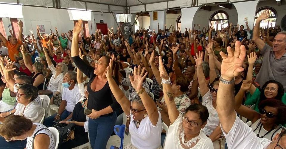 Professores baianos da rede estadual aprovam paralisação de 48 horas na segunda-feira (29)