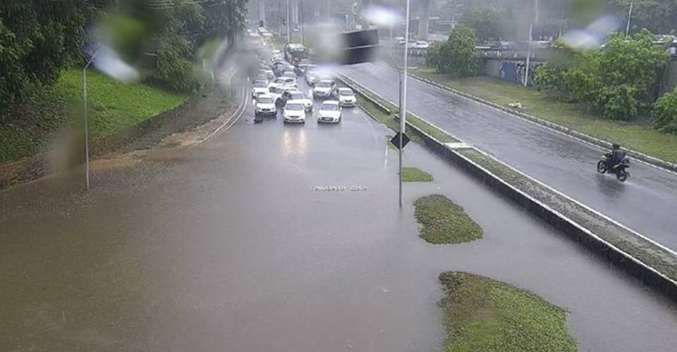 Salvador tem manhã chuvosa e diversos pontos de alagamento pela cidade