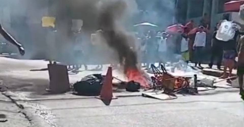 Moradores de São Marcos fecham rua principal em protesto contra ação policial