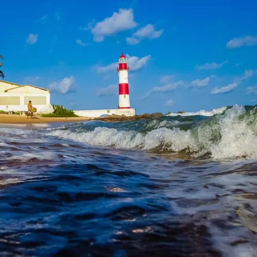 Inema divulga boletim com 30 praias impróprias para banho em Salvador; confira