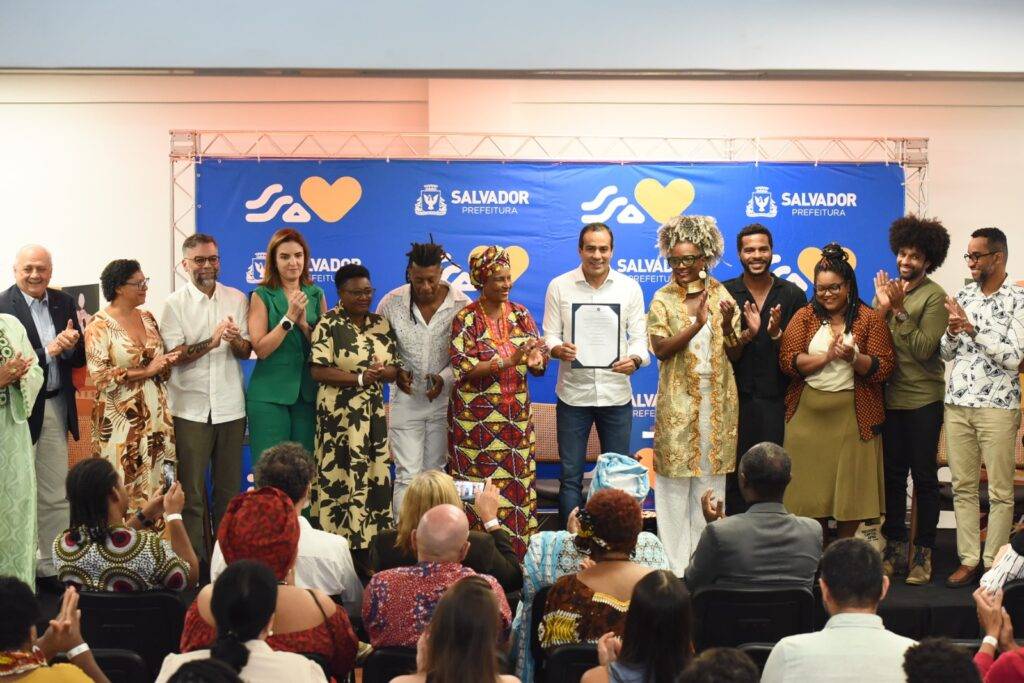 Guia de turismo focado em cultura afro de Salvador é lançado nesta segunda (20)