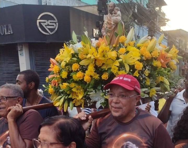 Vereador de Salvador faz eventos em diferentes ruas no Dia do Trabalhador