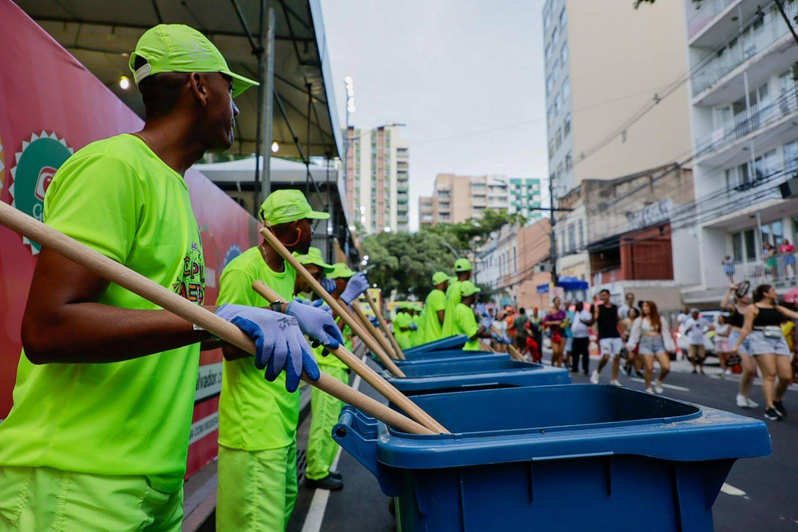 Comemorado nesta quinta (16), Dia do Gari vai ganhar exposição fotográfica em shoppings de Salvador