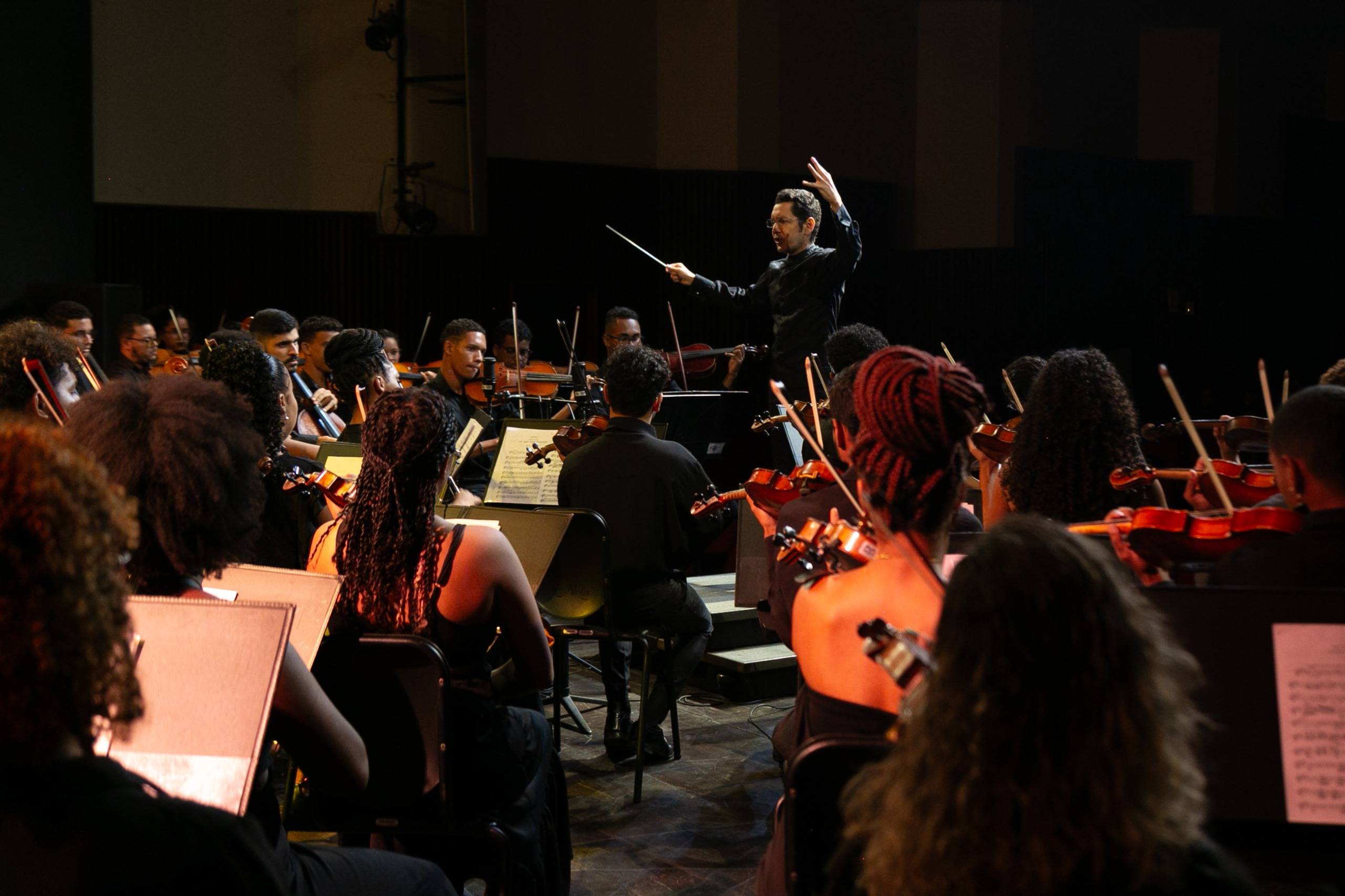 NEOJIBA promove concertos em homenagem ao maestro José Antonio Abreu, criador do 'El Sistema'