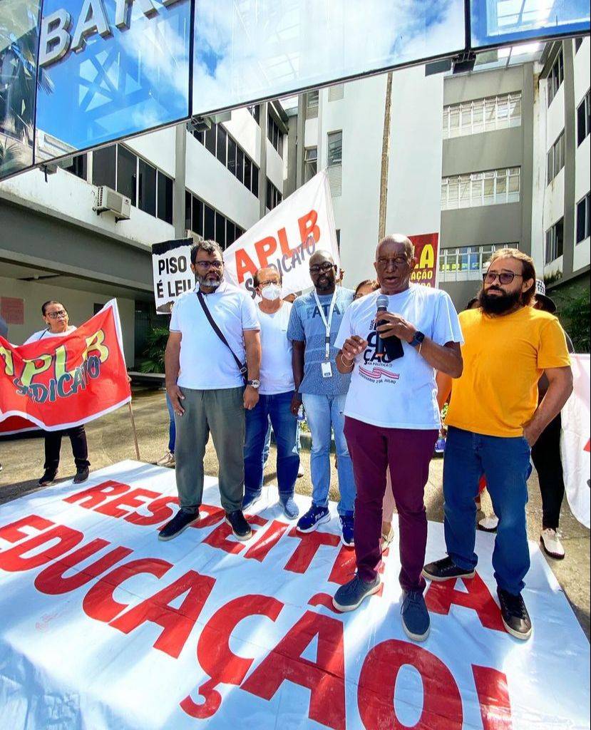 Professores da rede estadual de Salvador mantém paralisação entre segunda e terça-feira