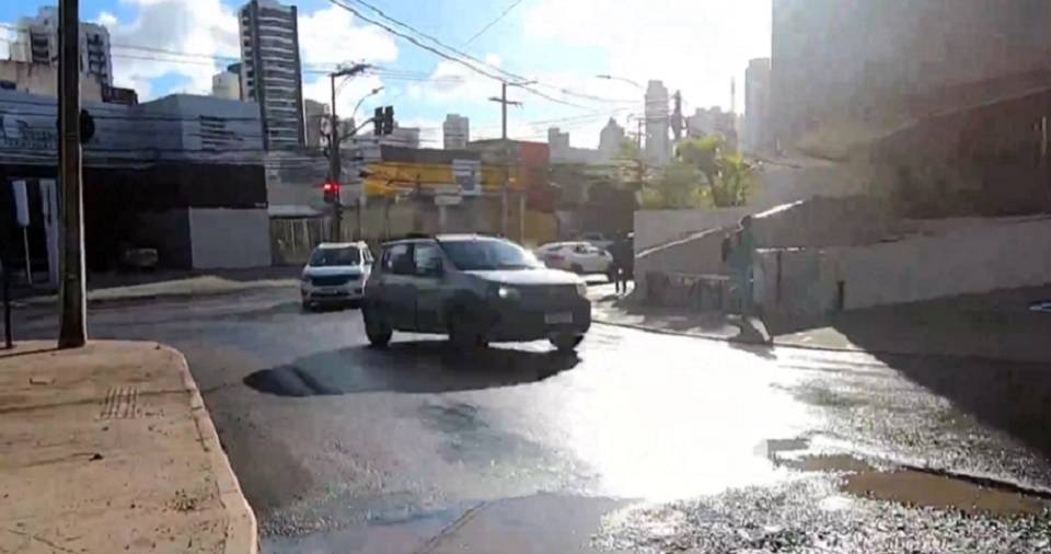 Trânsito é bloqueado em rua do bairro da Pituba, em Salvador; saiba mais