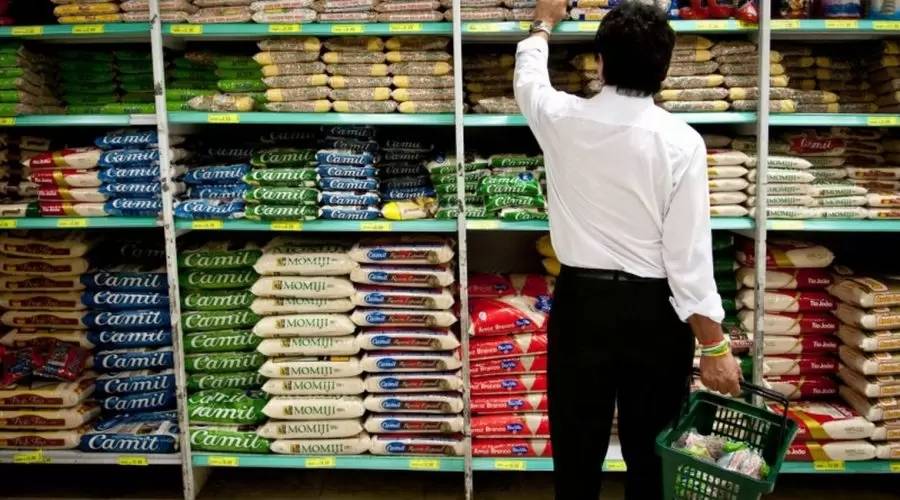 Supermercados na Bahia restringem venda de arroz devido a enchentes no Rio Grande do Sul