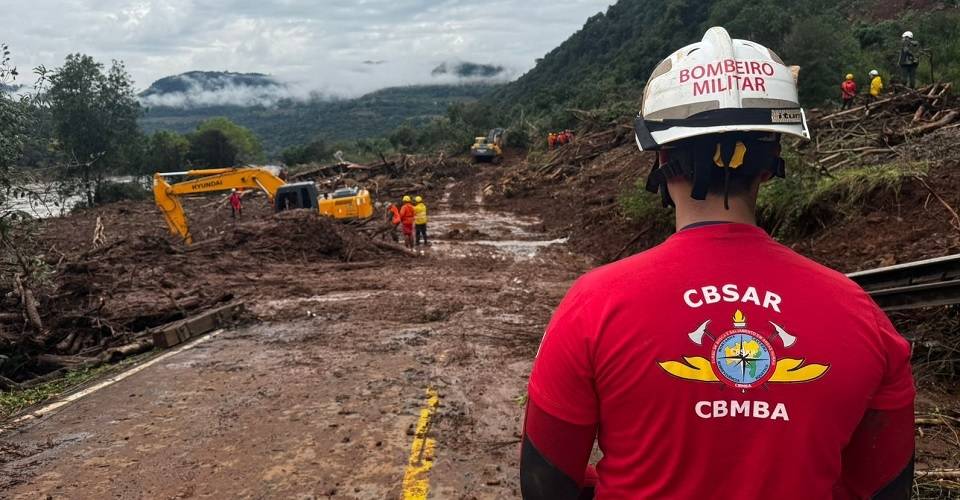 Mais 25 bombeiros da Bahia seguem hoje (15) para missão no Rio Grande do Sul