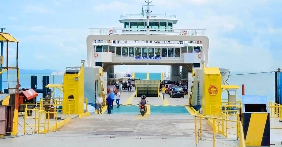 Sistema do ferry apresenta falha na rampa do Terminal São Joaquim e duas embarcações ficam fora de operação