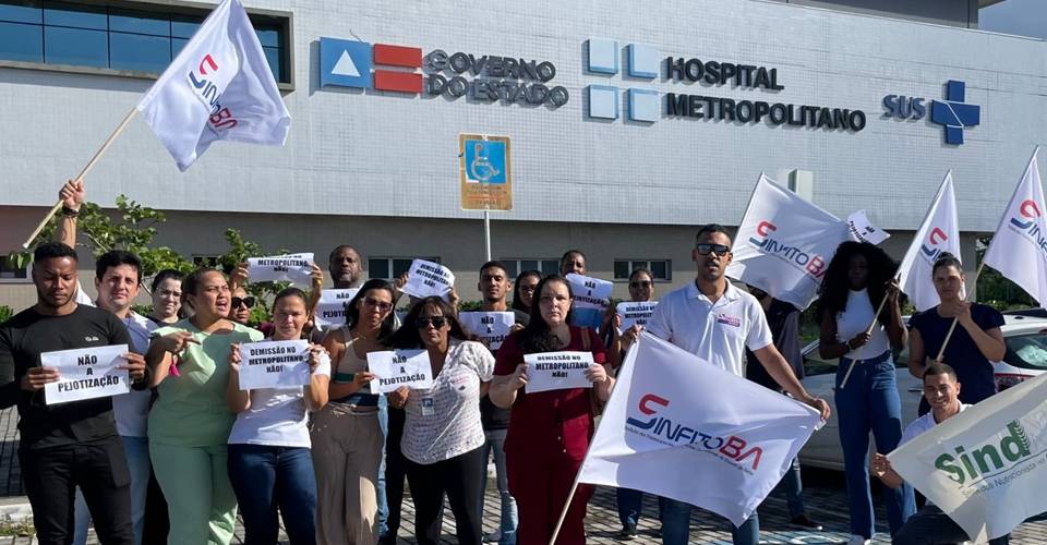 Em protesto, profissionais da área de saúde fazem carreata em direção à Sesab