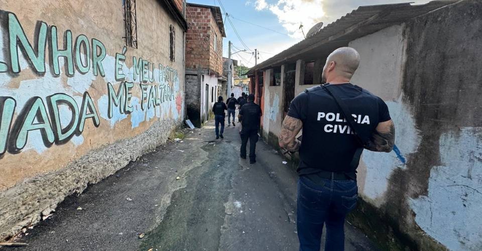 Operação da Polícia Civil combate facções criminosas no Subúrbio de Salvador