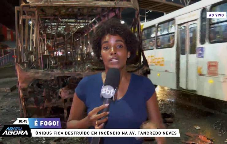 Aratu Agora traz detalhes de incêndio em ônibus na Avenida Tancredo Neves; assista aqui