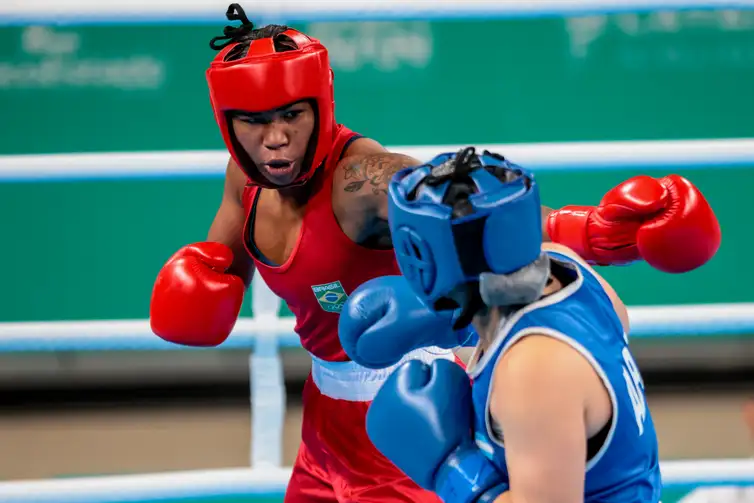 Baiana Viviane Pereira garante vitória e avança no Pré-Olímpico de Boxe em Bangkok