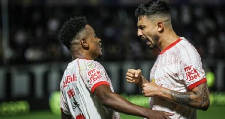 De virada, Vitória é derrotado pelo Bragantino e volta à zona de rebaixamento