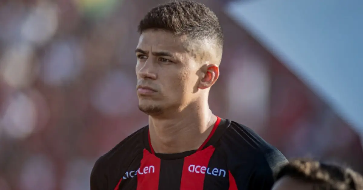 Por lesão no joelho, zagueiro titular do Vitória fica fora do restante da temporada