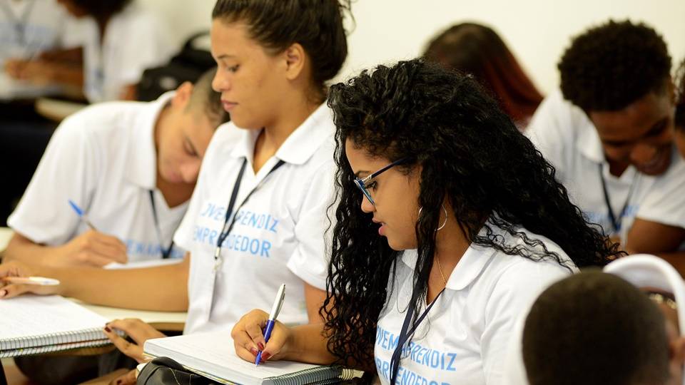 Prefeitura abre 600 vagas para jovem aprendiz nesta terça-feira (25); fique por dentro