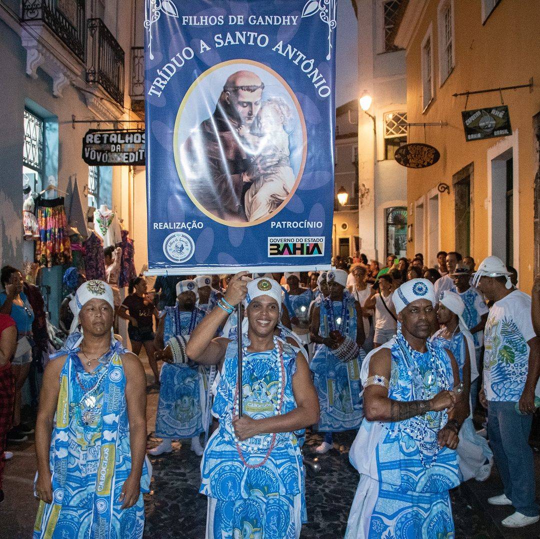 Tríduo de Santo Antônio começa nesta terça (11) com orações e shows dos Filhos de Gandhy