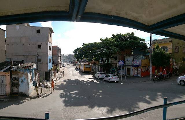 Adolescente é baleada após tiroteio no bairro de Massaranduba, em Salvador