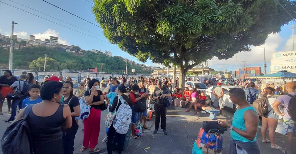 Embarque no Ferry tem grandes filas e espera maior que 4 horas