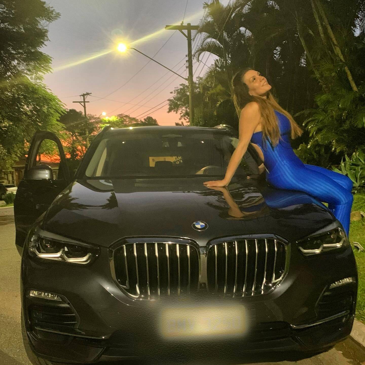 Cantora Simony devolve carro avaliado em R$ 750 mil presenteado por 'admirador secreto'