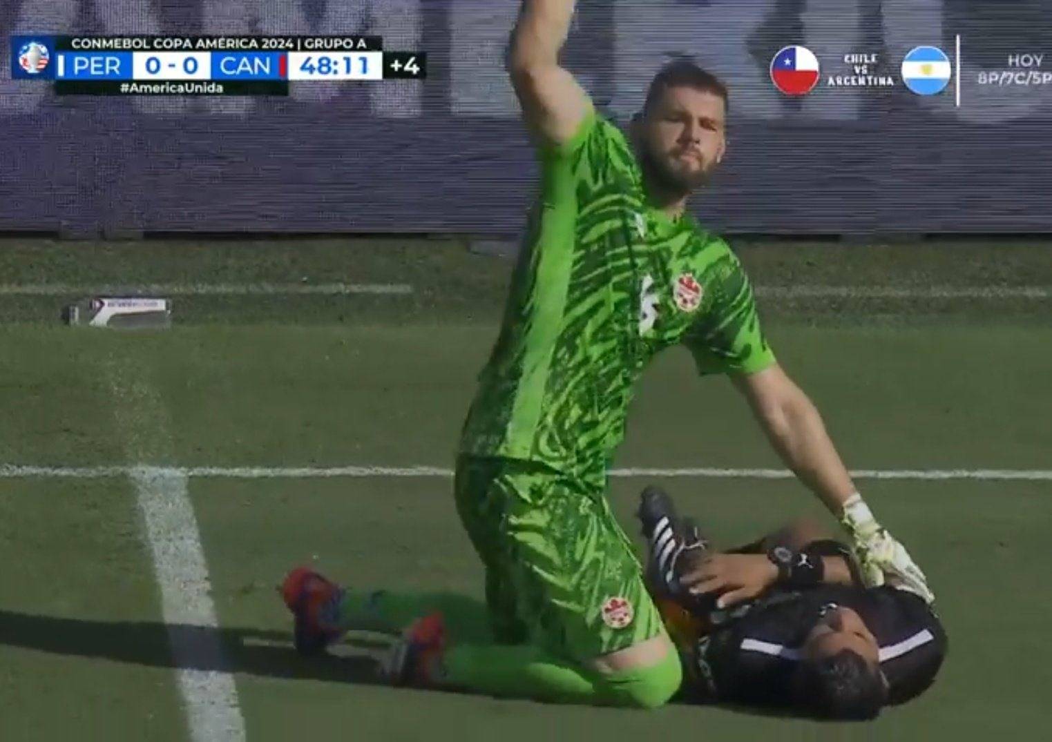 Com forte calor, bandeirinha desmaia durante partida da Copa América