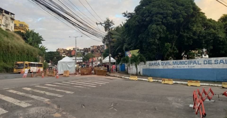 Trânsito é desviado em trecho da Avenida San Martin, em Salvador; saiba mais