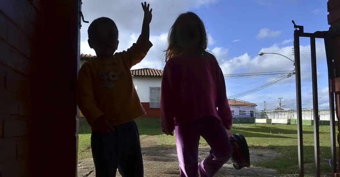 Leis de proteção às crianças enfrentam cultura de violência no país