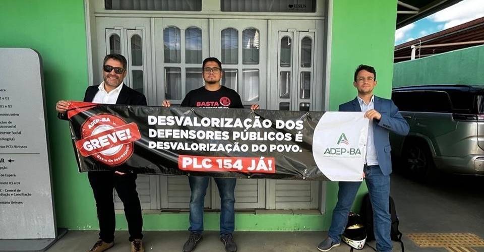 Defensores públicos em greve realizam mobilização na Governadoria nesta segunda-feira (10)