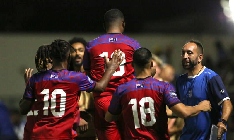 Após fazer história nas eliminatórias, seleção pode sofrer W.O. por proibição em pisar em solo cubano