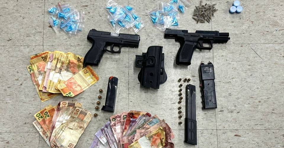 PM apreende pistolas e drogas no bairro de São Caetano, em Salvador