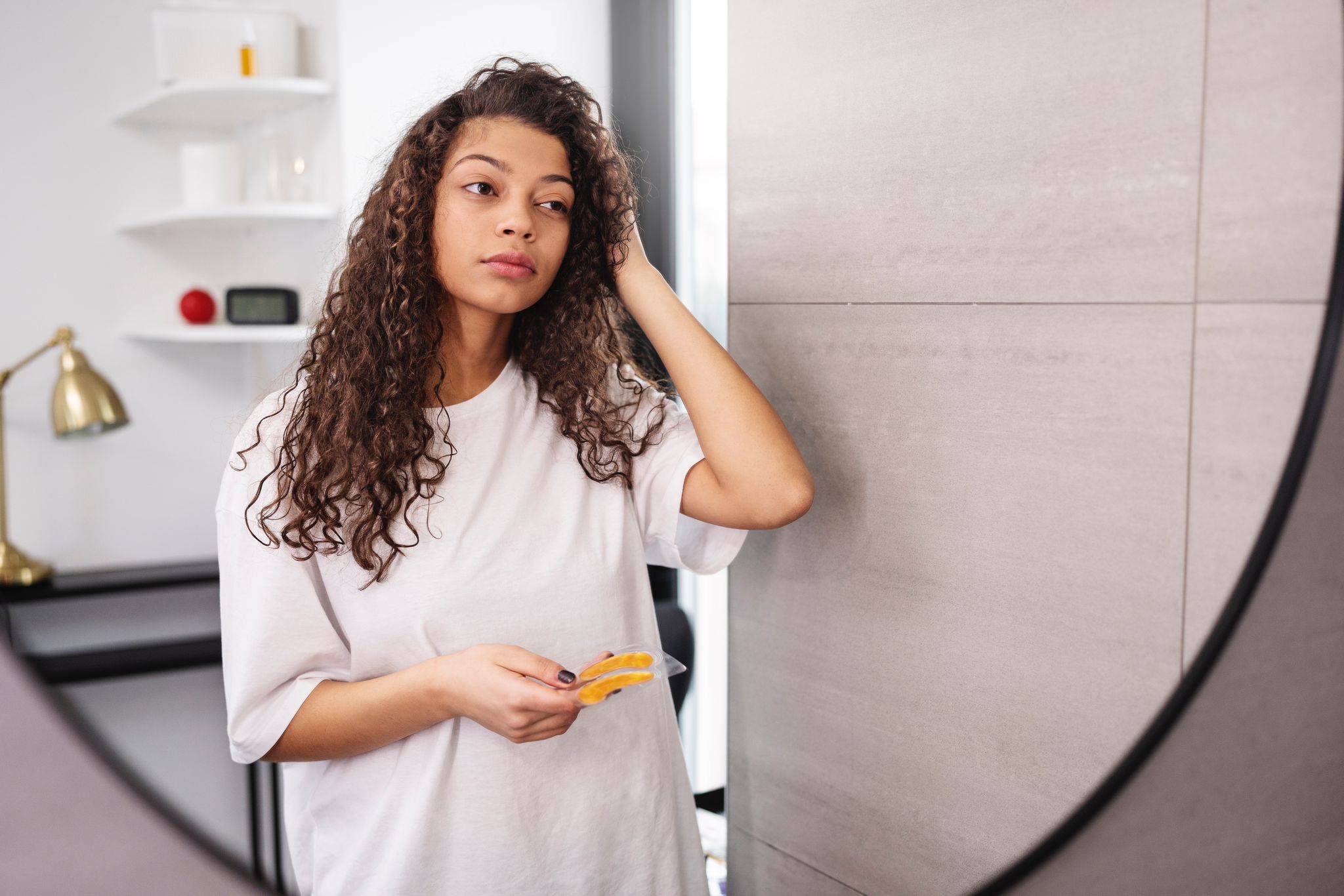 Problemas com frizz? Saiba como diminuir o efeito mesmo em dias de chuva