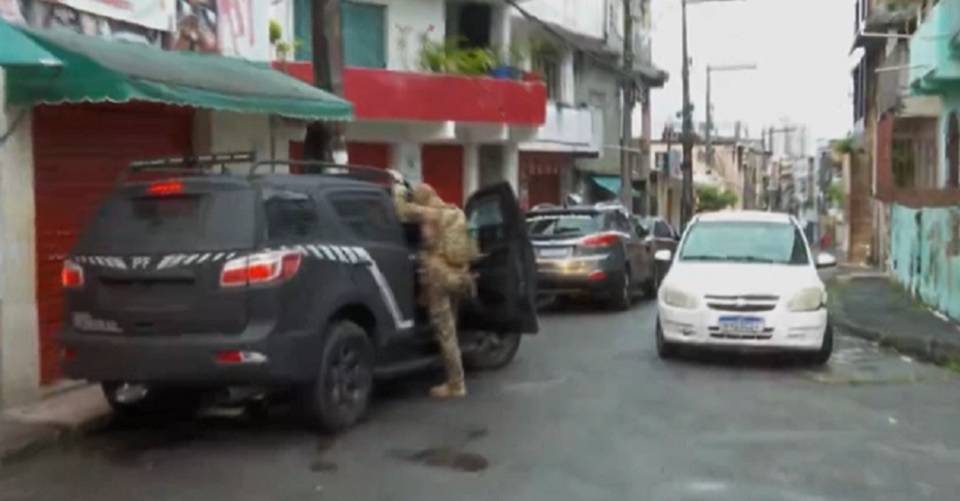 Operação policial combate crime organizado em 5 bairros de Salvador nesta quinta (6)